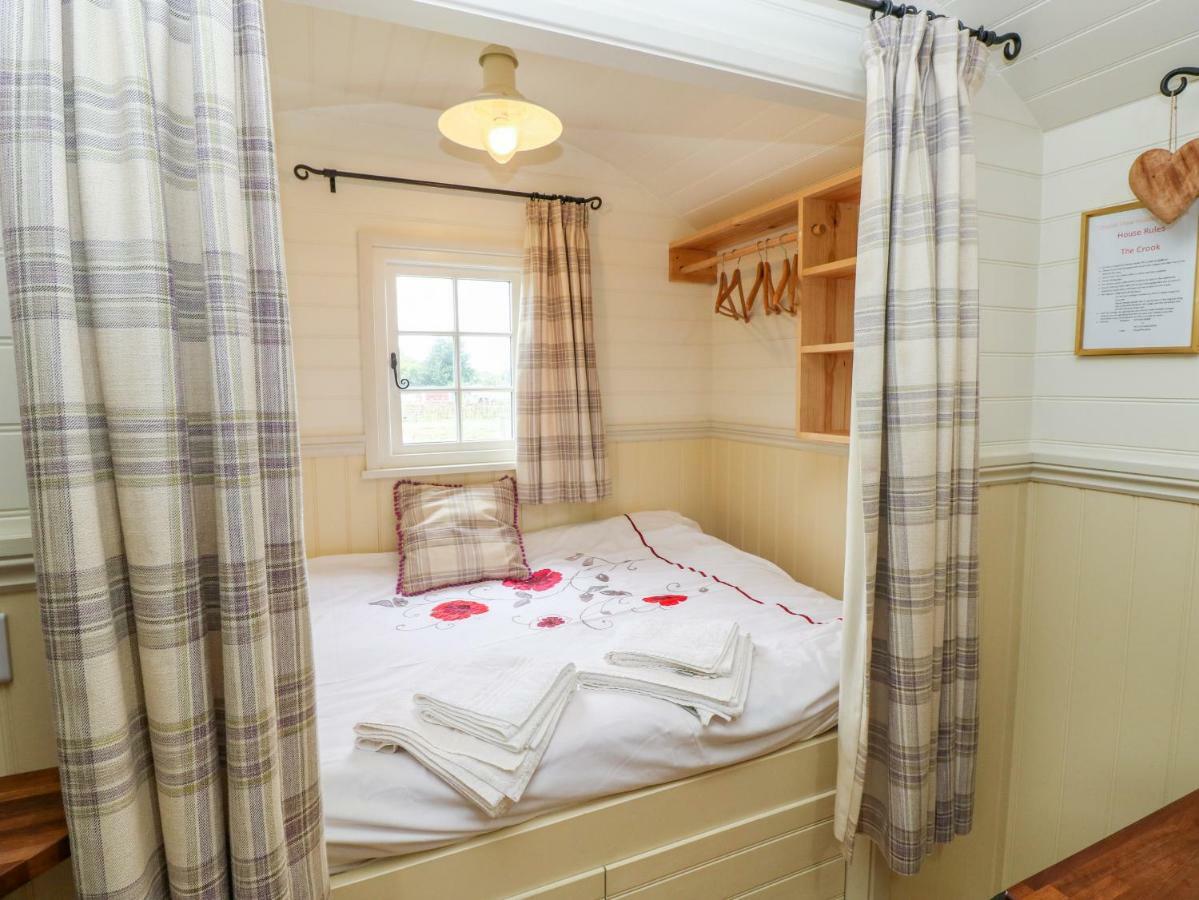 Shepherds Hut - The Crook Милфорд Хейвън Екстериор снимка