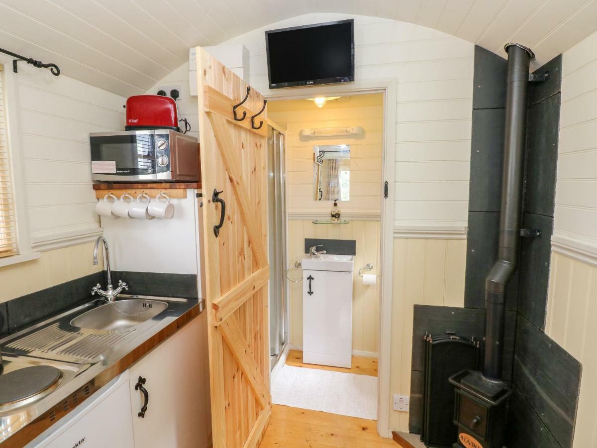 Shepherds Hut - The Crook Милфорд Хейвън Екстериор снимка
