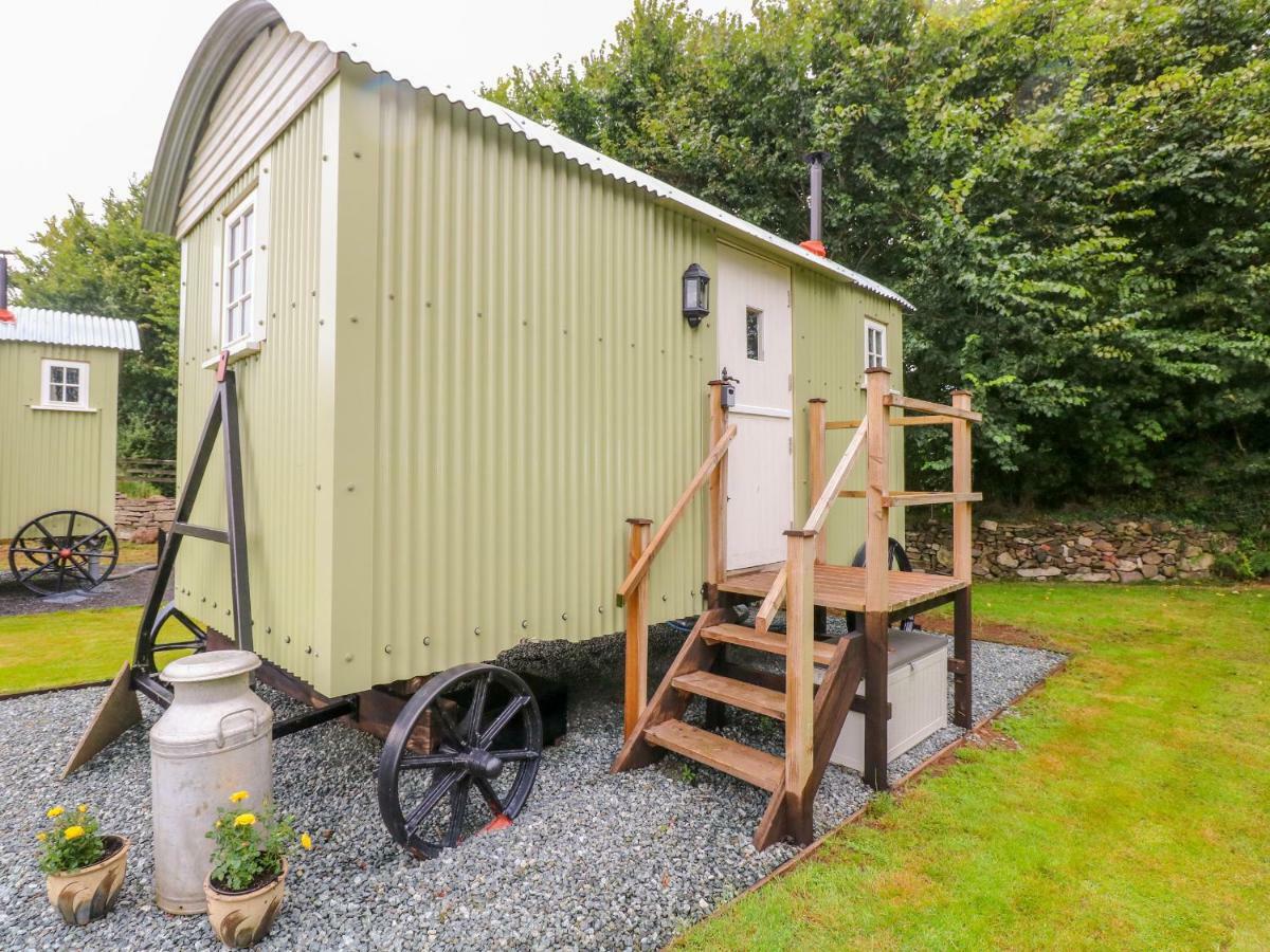 Shepherds Hut - The Crook Милфорд Хейвън Екстериор снимка